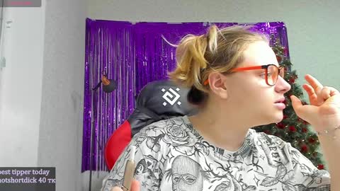 seductive_she_wolf online show from 12.22.24