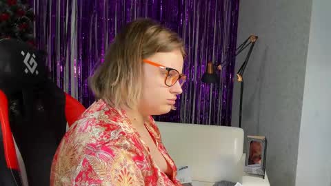 seductive_she_wolf online show from 01.28.25