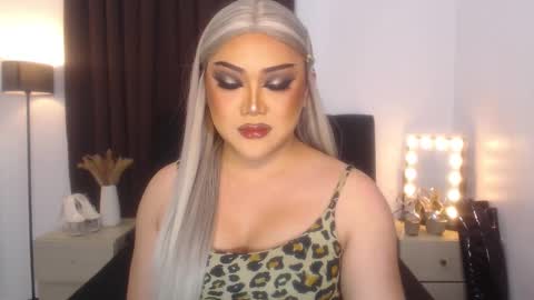 Snapshot of seductivelolalola chatting on 02.18.25 Natalie Mefford online show from 02.18.25