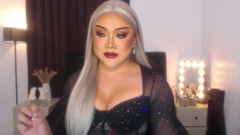 Snapshot of seductivelolalola chatting on 02.19.25 Natalie Mefford online show from 02.19.25