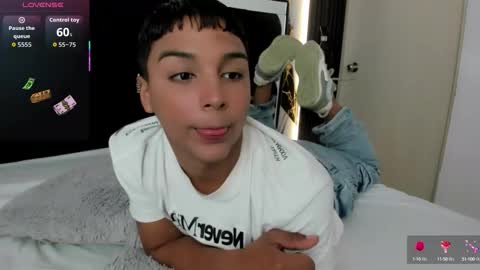 Snapshot of seductivo_jr chatting on 10.06.25 seductivo online show from 10.06.25
