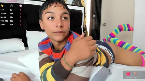 Snapshot of seductivo_jr chatting on 10.17.25 seductivo online show from 10.17.25