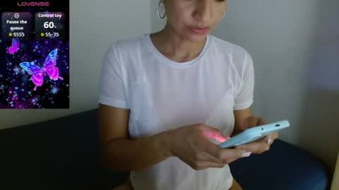 Snapshot of seductress_malia chatting on 06.26.26 seductress_malia online show from 06.26.26