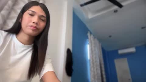 Snapshot of seductress_ph chatting on 10.13.25 sara online show from 10.13.25