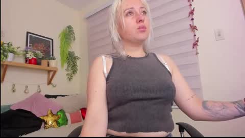 Yeyis  online show from 01.05.25