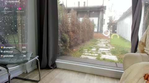 Snapshot of selena_reeves chatting on 12.30.24 Selena online show from 12.30.24