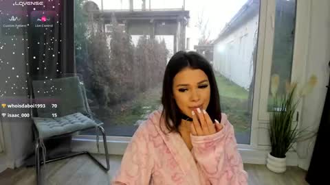 Snapshot of selena_reeves chatting on 01.10.25 Selena online show from 01.10.25