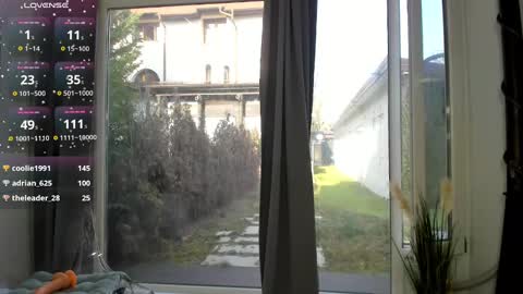 Snapshot of selena_reeves chatting on 02.14.25 Selena online show from 02.14.25