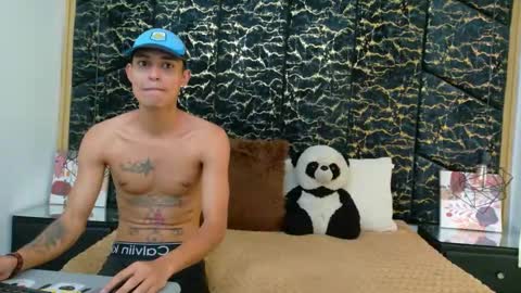 Snapshot of selenaandpeterr chatting on 09.20.25 SelenaANDpeterr online show from 09.20.25