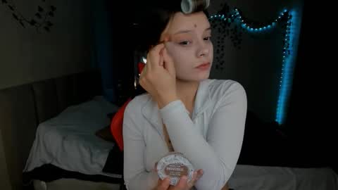 Snapshot of selenadurden chatting on 10.09.25 Selena online show from 10.09.25