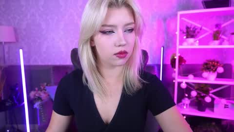 Snapshot of selenairis chatting on 09.15.25 selenairis online show from 09.15.25