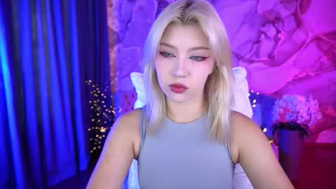 Snapshot of selenairis chatting on 09.19.25 selenairis online show from 09.19.25