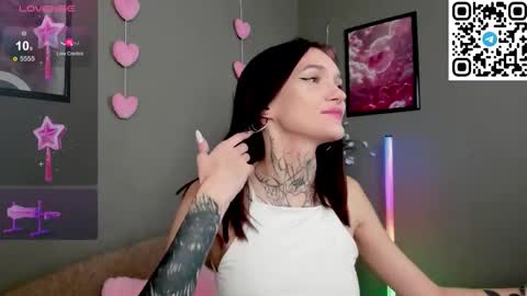 Selena online show from 10.18.25