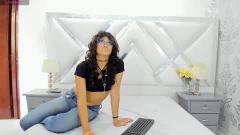 Selena reyess online show from 09.29.25