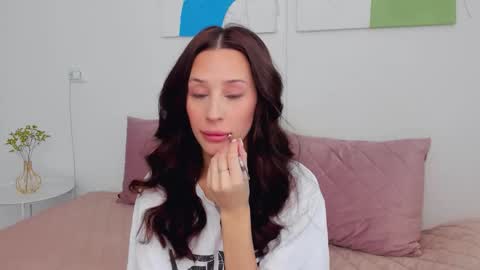 Snapshot of selenarousey chatting on 02.26.26 Selena online show from 02.26.26