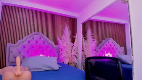 selenastonne online show from 12.22.25