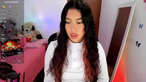 Snapshot of selene_e chatting on 01.11.25 Karol. online show from 01.11.25