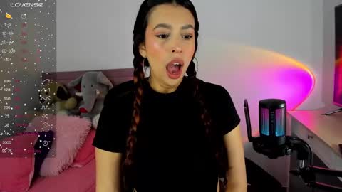 Snapshot of selene_e chatting on 01.20.25 Karol. online show from 01.20.25