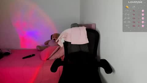 Snapshot of selene_e chatting on 01.24.25 Karol. online show from 01.24.25