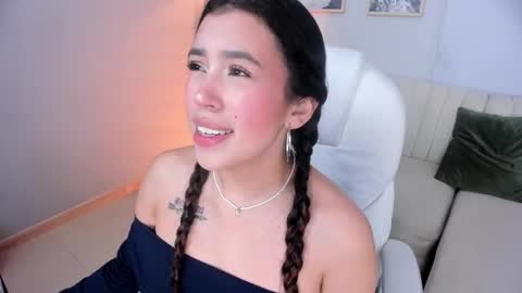 Snapshot of selene_e chatting on 09.08.25 Karol. online show from 09.08.25