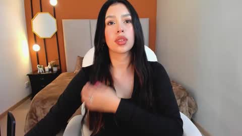 Snapshot of selene_e chatting on 09.18.25 Karol. online show from 09.18.25