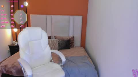 Snapshot of selene_e chatting on 09.25.25 Karol. online show from 09.25.25