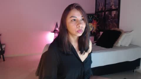 Snapshot of selene_gils chatting on 01.04.25 nathy online show from 01.04.25