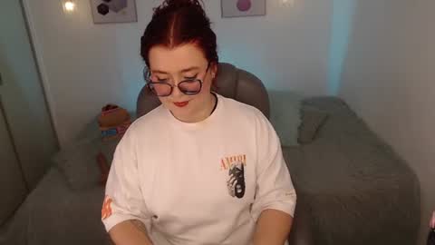 Snapshot of selene_rouse_ chatting on 06.20.26 selene_rouse_ online show from 06.20.26