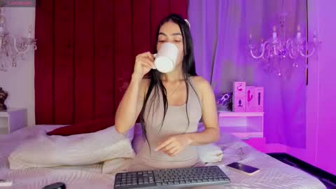 Snapshot of selenee__ chatting on 11.30.25 Selenee online show from 11.30.25