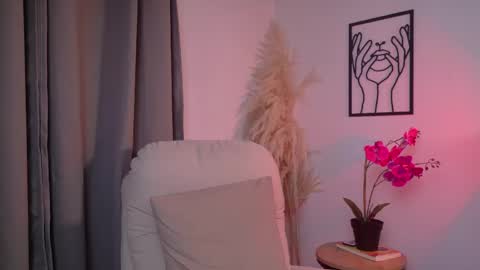 Snapshot of selenenova chatting on 04.23.26 Selene Nova online show from 04.23.26