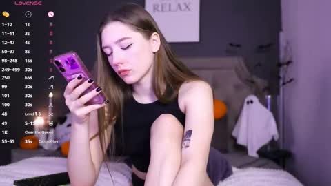 Snapshot of selestarobertson chatting on 10.24.25 Selesta online show from 10.24.25