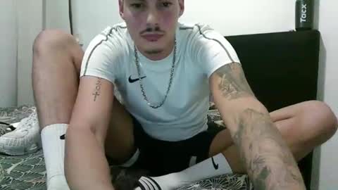 Snapshot of selfsklover chatting on 10.18.25 OF Selfloverr1 online show from 10.18.25