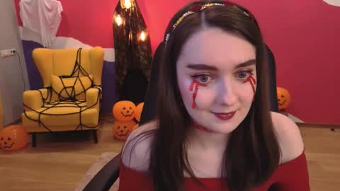 Snapshot of sensemysoul chatting on 10.31.25 sensemysoul online show from 10.31.25