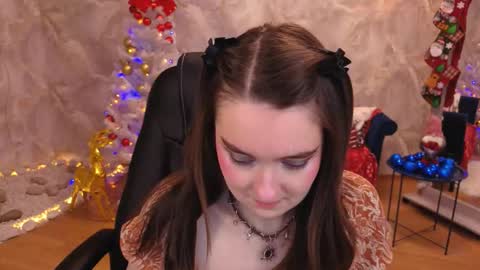 Snapshot of sensemysoul chatting on 12.16.25 sensemysoul online show from 12.16.25