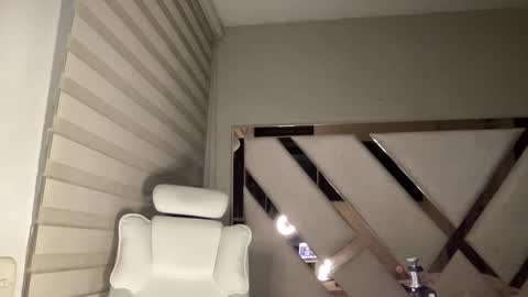 Snapshot of sensual_little_angel chatting on 12.18.24 Nataly online show from 12.18.24