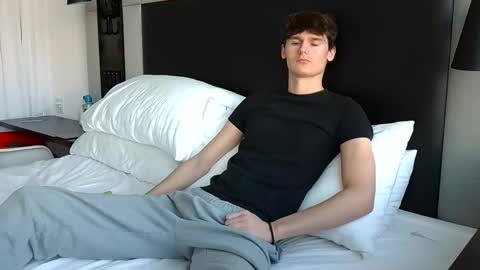 Snapshot of sensualalien chatting on 12.03.24 Cam online show from 12.03.24