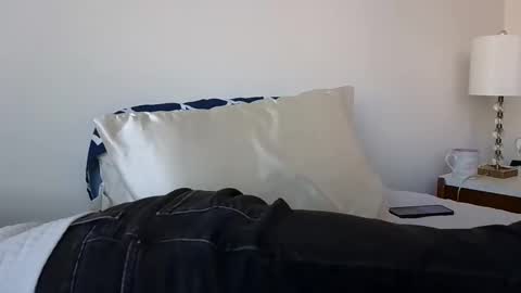 Snapshot of sensualalien chatting on 02.19.25 Cam online show from 02.19.25