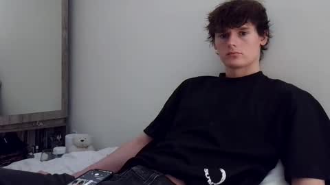 Snapshot of sensualalien chatting on 02.22.25 Cam online show from 02.22.25