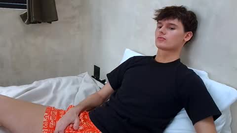 Snapshot of sensualalien chatting on 10.09.25 Cam online show from 10.09.25