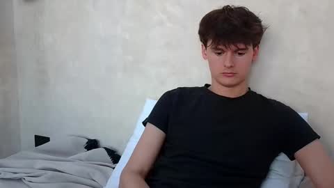 Snapshot of sensualalien chatting on 10.14.25 Cam online show from 10.14.25