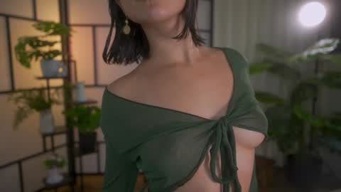 Maria- OF sensual bee online show from 01.26.25