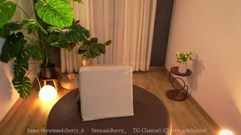 Maria- OF sensual bee online show from 05.25.26