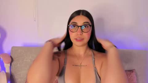 Snapshot of sensualhaven_ chatting on 03.04.25 sensualhaven_ online show from 03.04.25