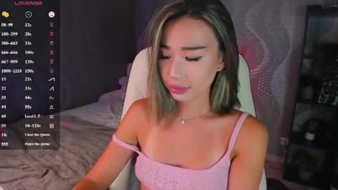 Snapshot of sensualily chatting on 06.18.26 Kiki online show from 06.18.26