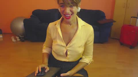 Snapshot of sensualmyra chatting on 09.27.25 sensualmyra online show from 09.27.25