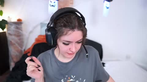 SeraReads online show from 10.28.25