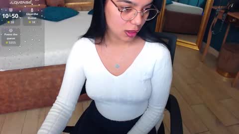 Snapshot of serena_mendez chatting on 10.06.25 Serena online show from 10.06.25