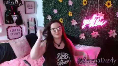 Snapshot of serenaeverly chatting on 09.28.25 Serena Everly online show from 09.28.25