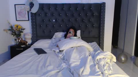 sararoussee online show from 01.06.25