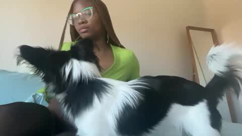 Snapshot of serenitybee chatting on 11.18.25 Serenity Bee online show from 11.18.25